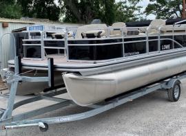 image of a pontoon for sac a lait fishing on Toledo Bend with Martin's Guide Service