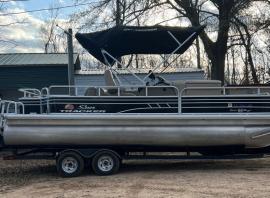 image of sun tracker pontoon for Martin's Guide Service on Toledo Bend